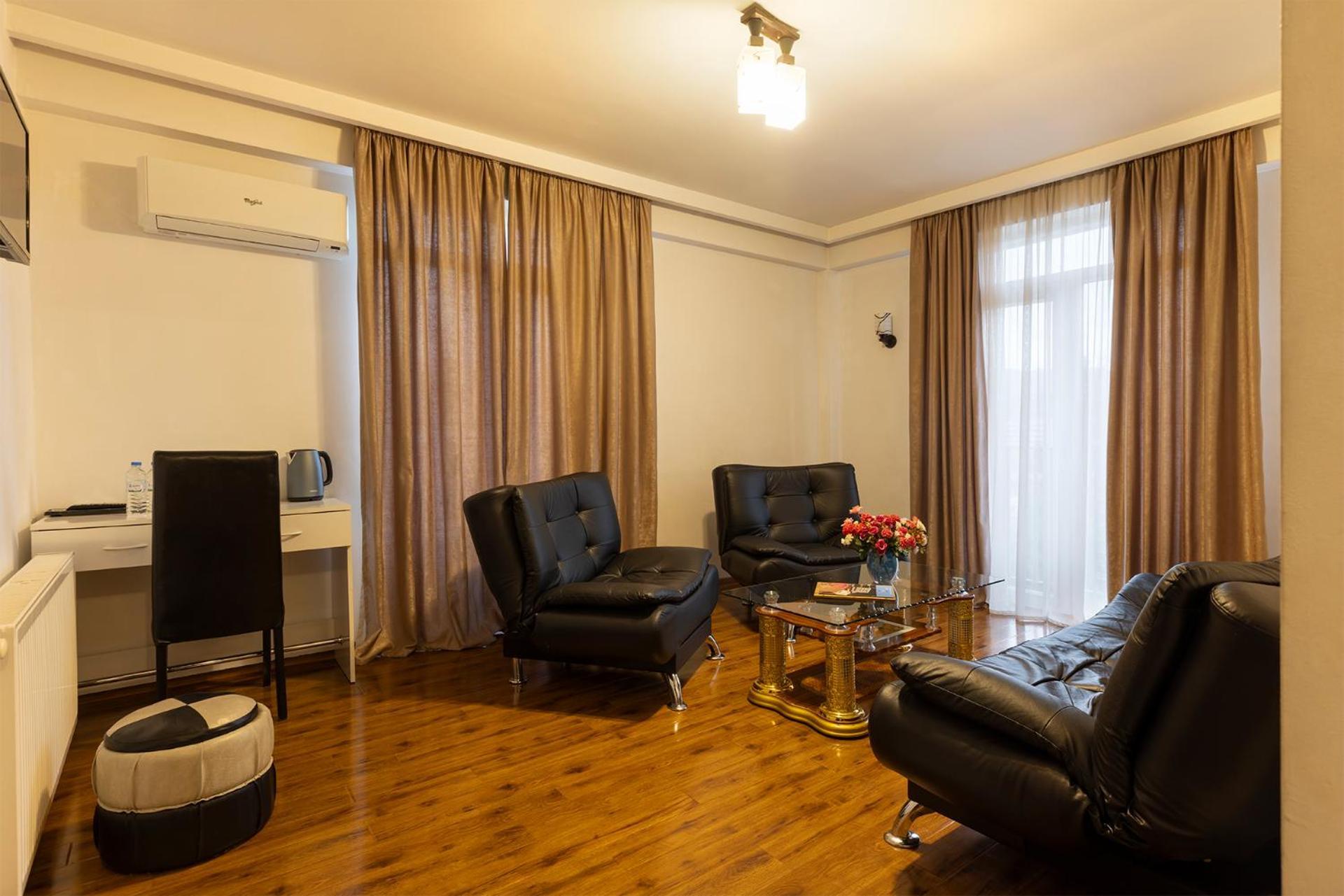 טביליסי Hotel Grand Palace מראה חיצוני תמונה