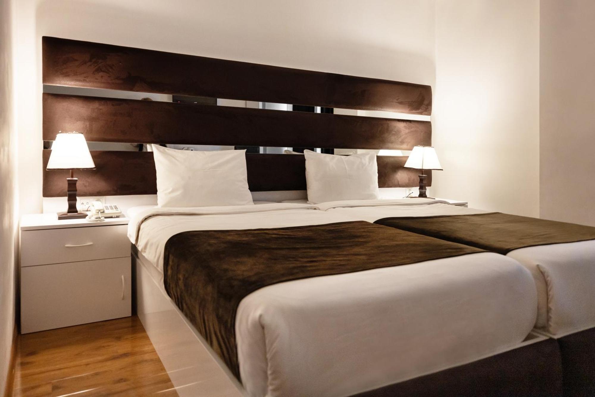 טביליסי Hotel Grand Palace חדר תמונה