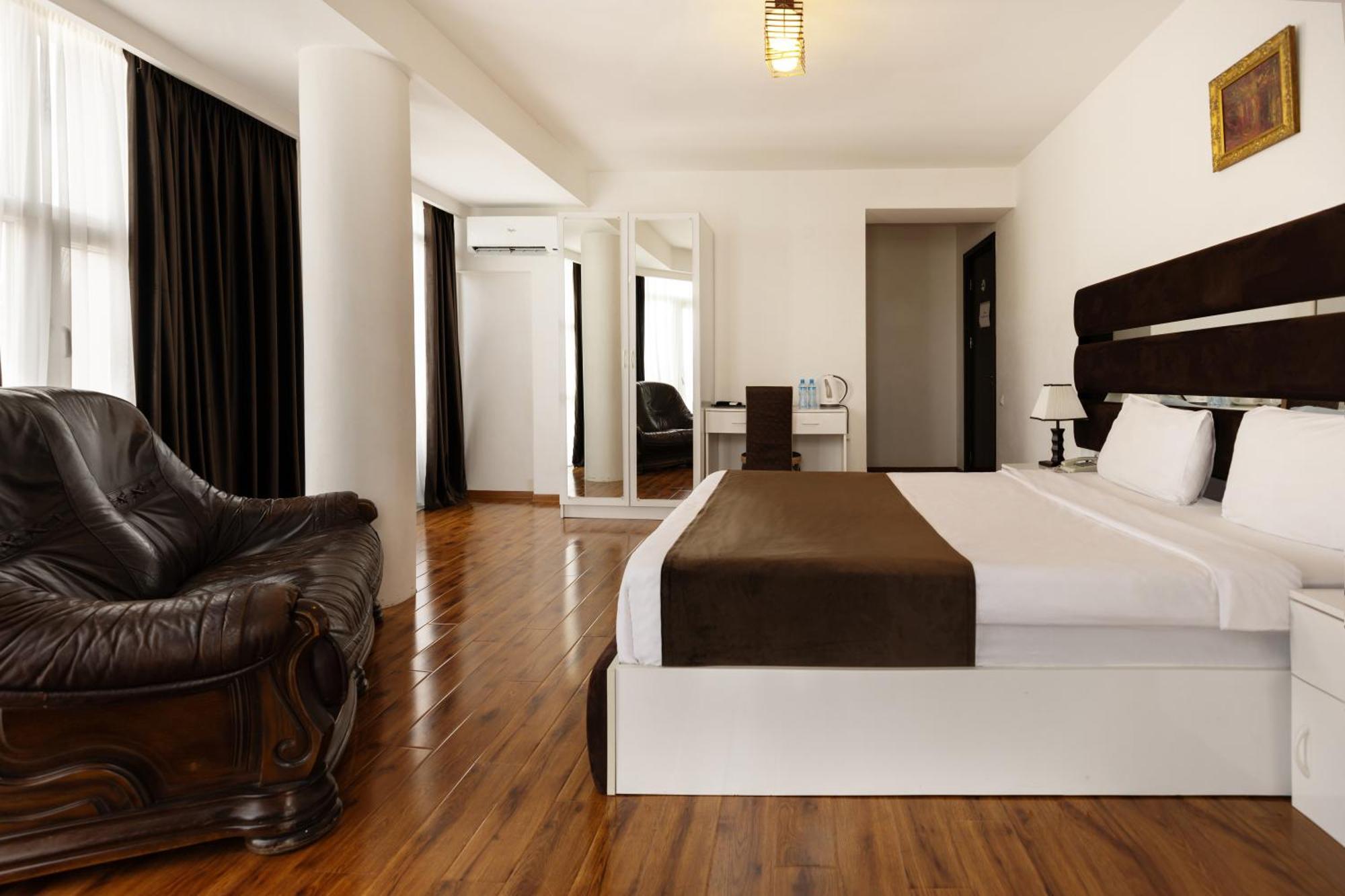 טביליסי Hotel Grand Palace חדר תמונה