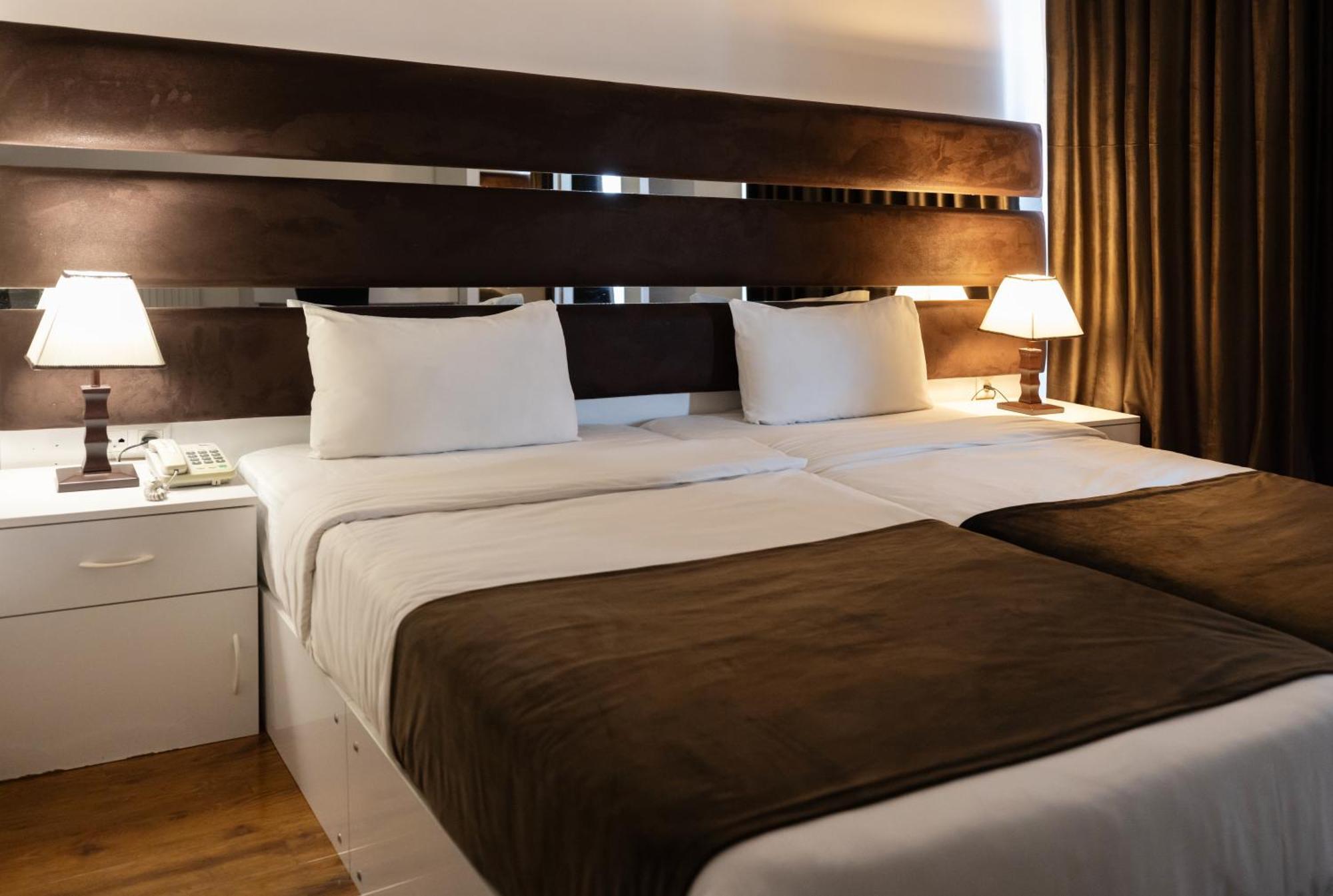 טביליסי Hotel Grand Palace חדר תמונה